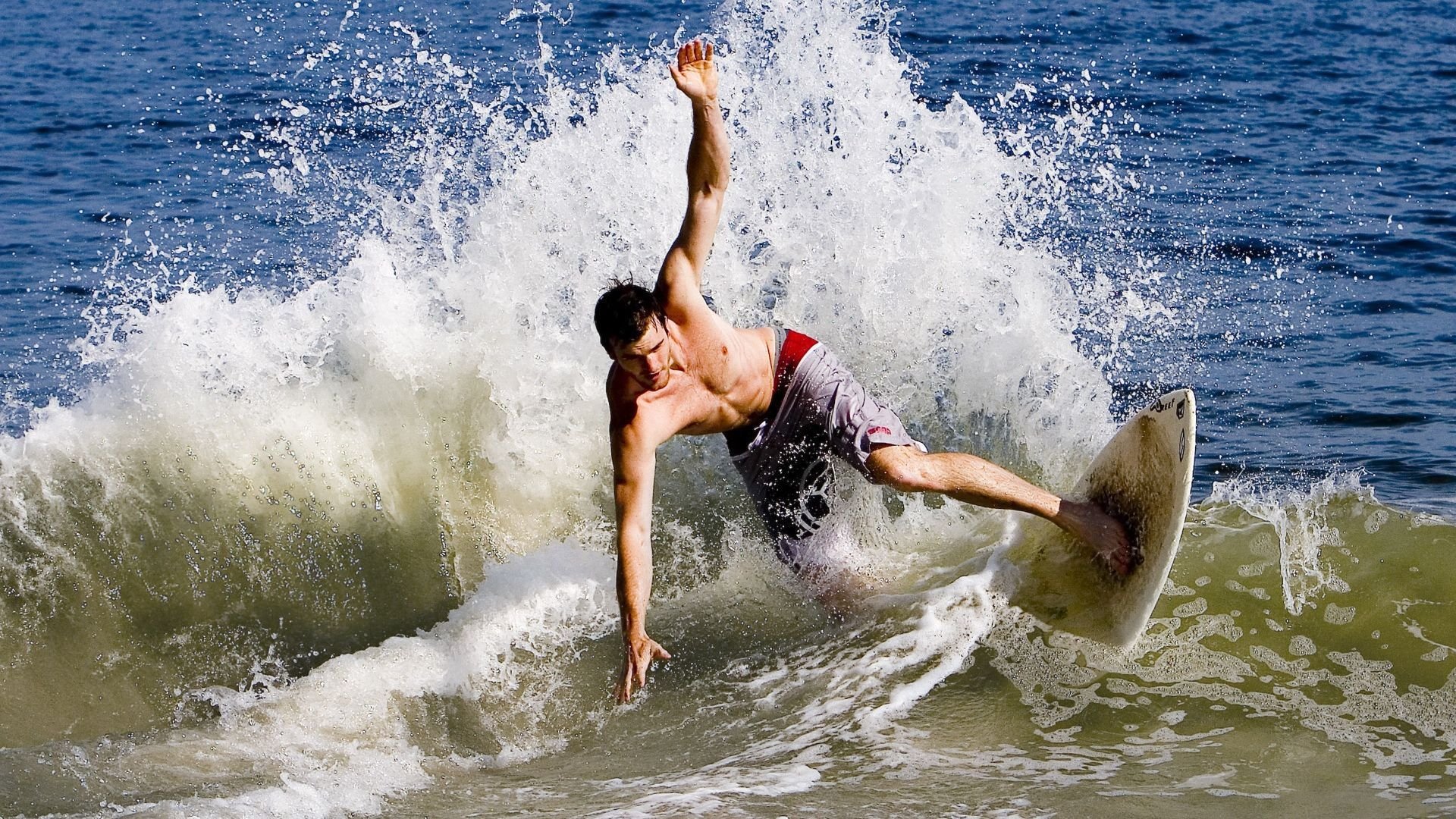 次世代技术助阵：智能球桌引领运动新潮流，智能球馆